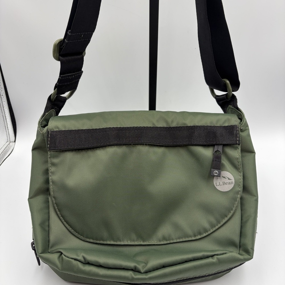 LLBean Boundless Messenger Bag Green Nylon Adjustable Strap crossbody Zip